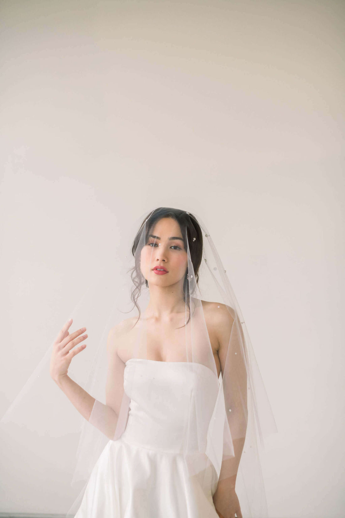 How do I secure drop wedding veils? Comb or not to comb Tessa Kim