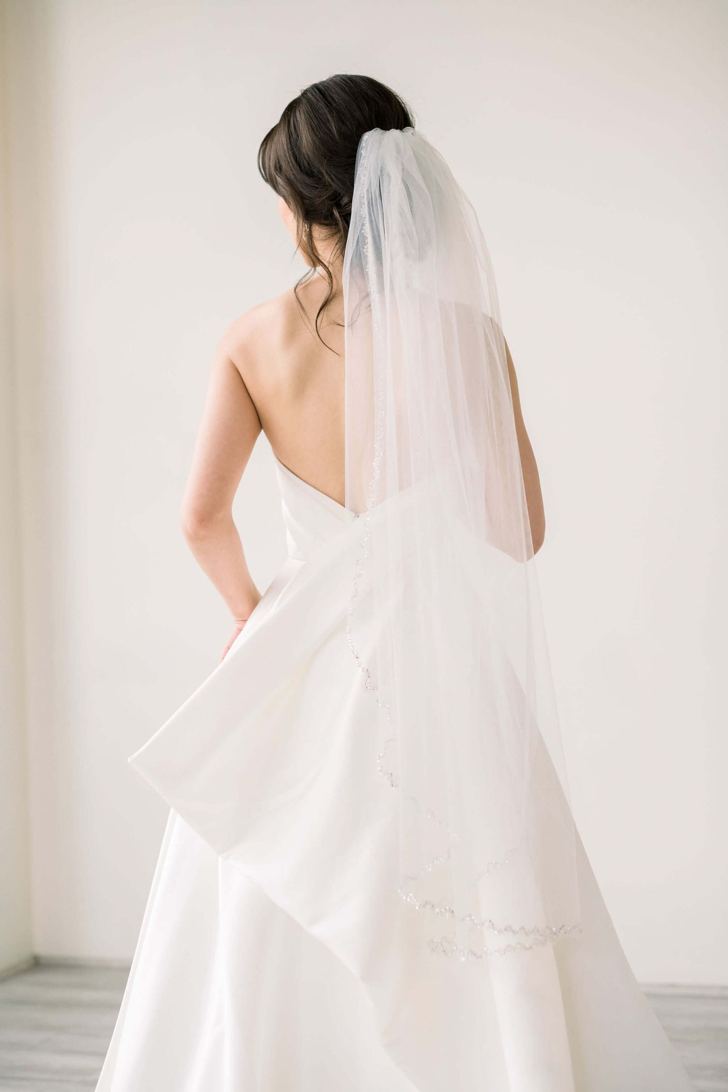Shoulder length bridal veil Tessa Kim
