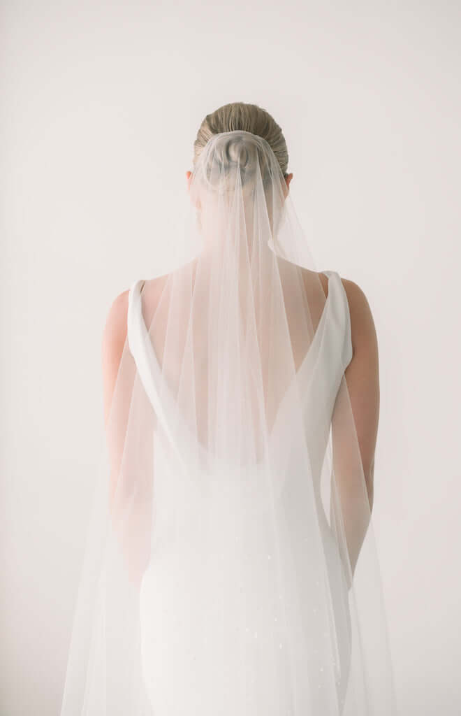 Drop veil - Dew drop wedding veil with gathered edge - Illusion tulle veil