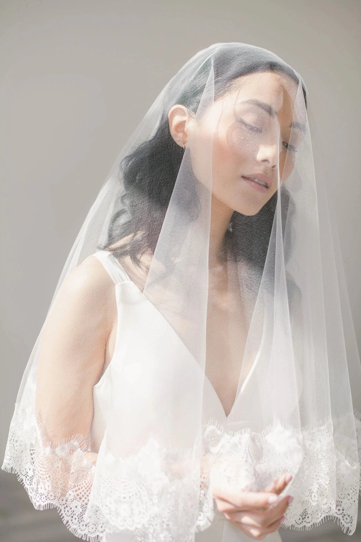 Lace circle drop bridal veil Tessa Kim