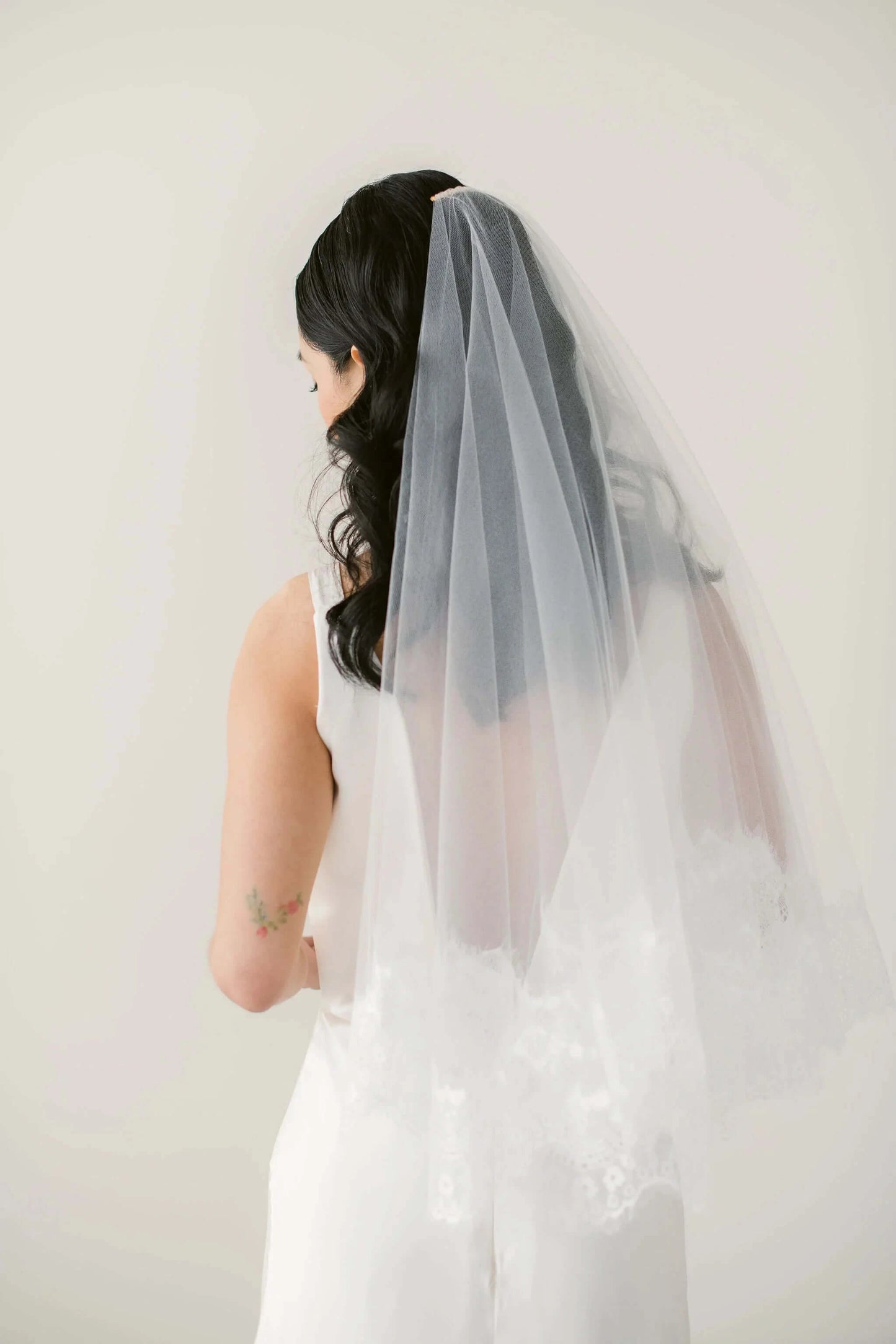 Lace circle drop bridal veil Tessa Kim