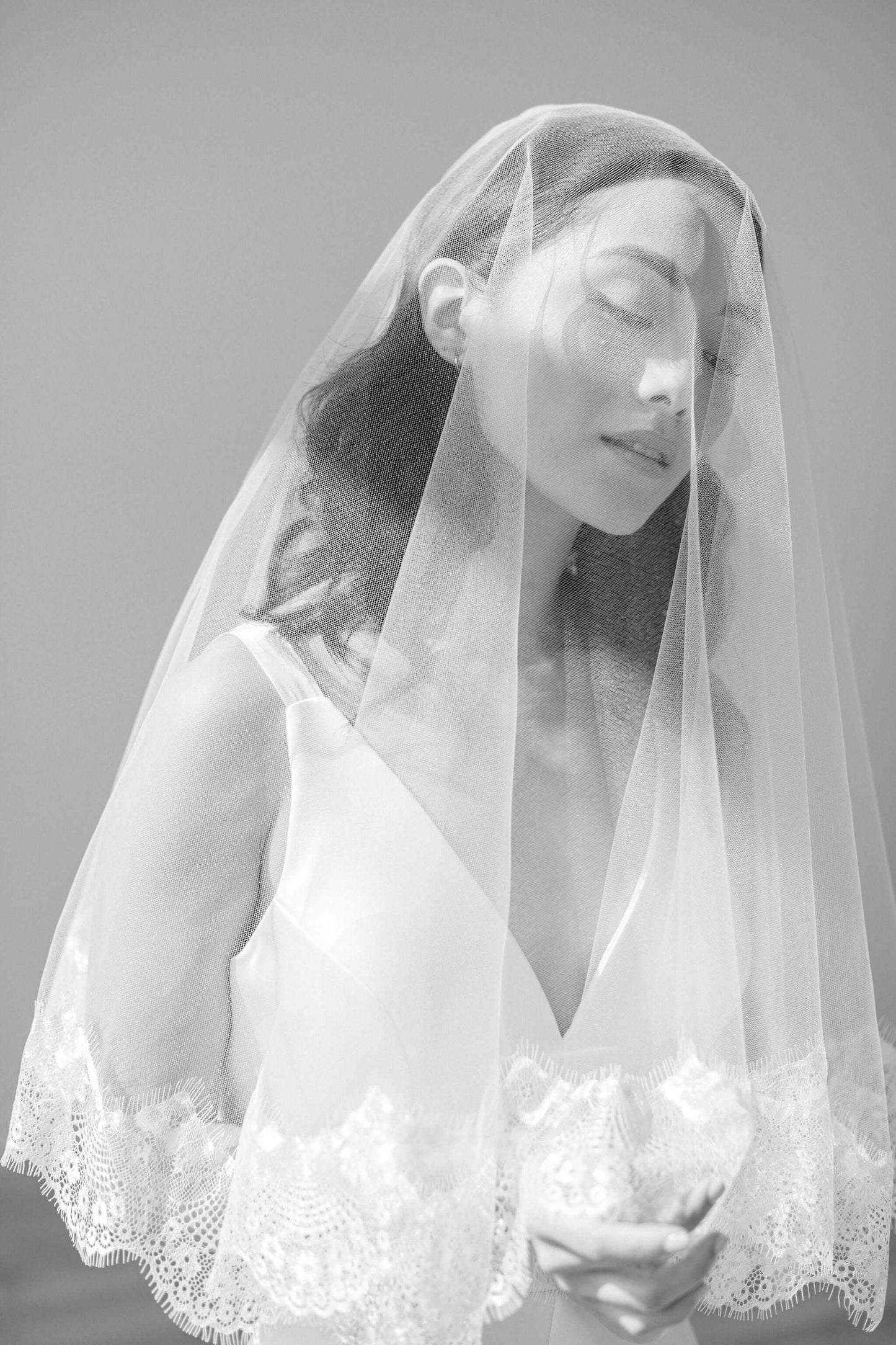 Lace circle drop bridal veil Tessa Kim