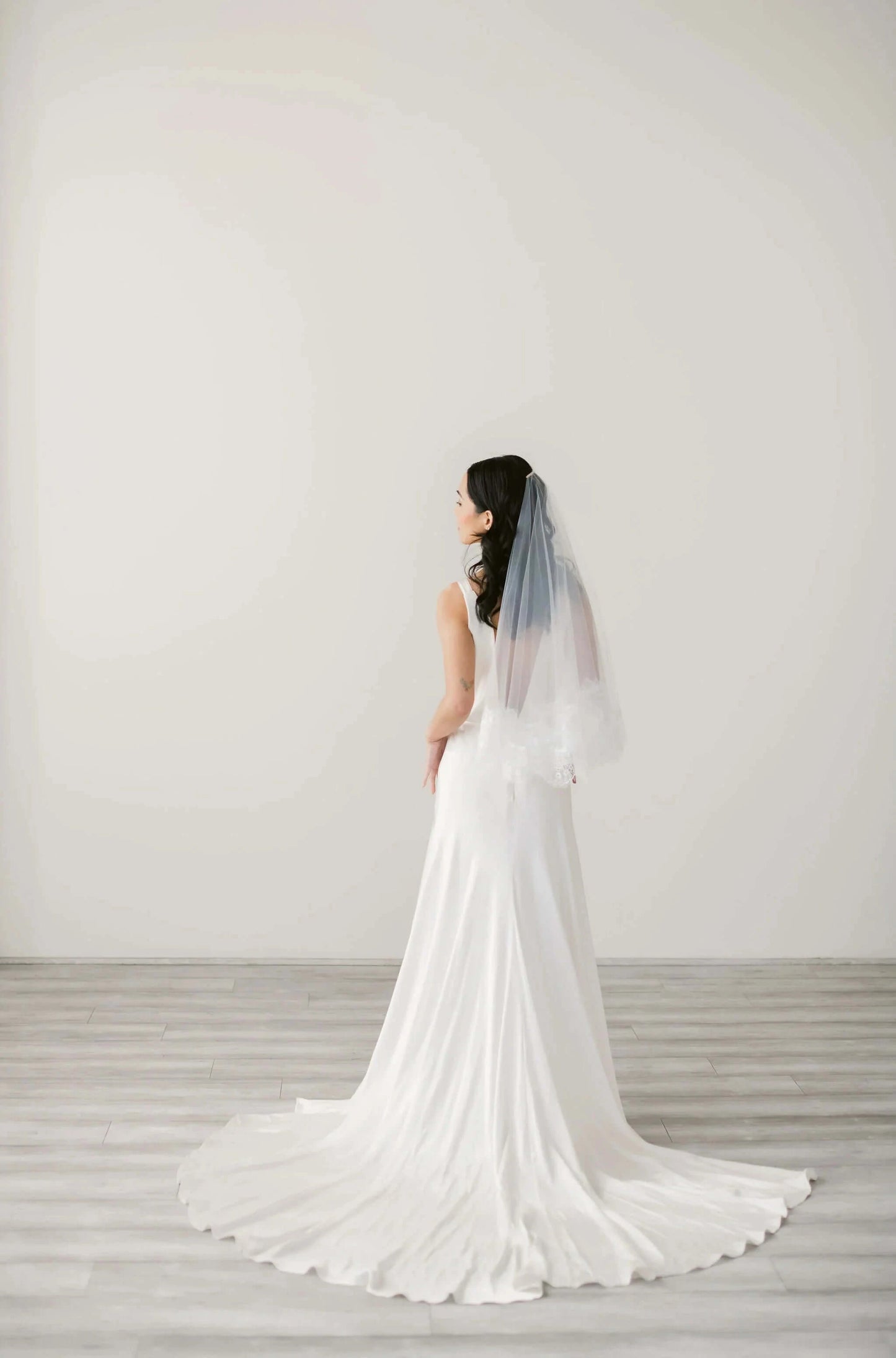 Lace circle drop bridal veil Tessa Kim