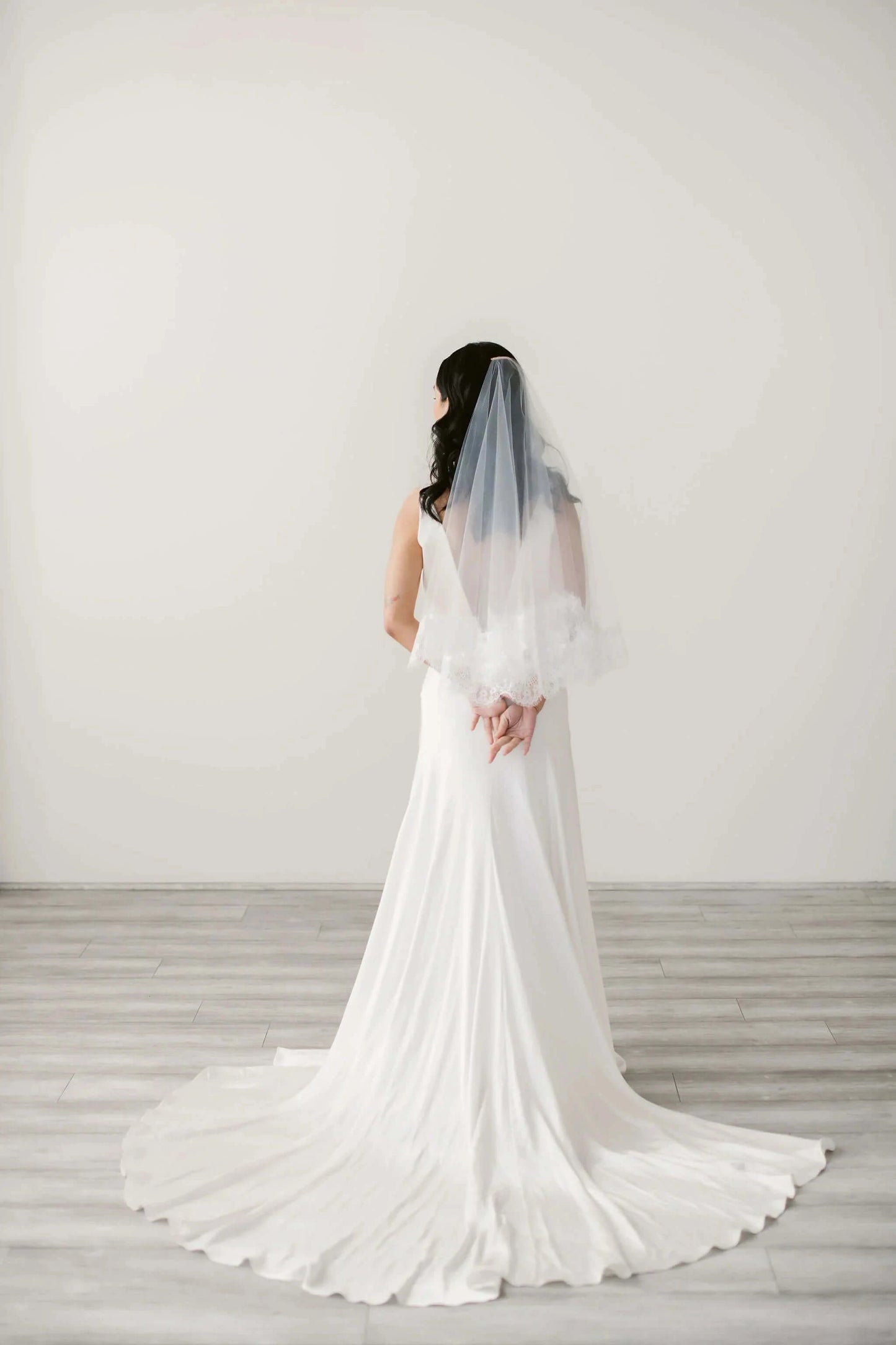 Lace circle drop bridal veil Tessa Kim