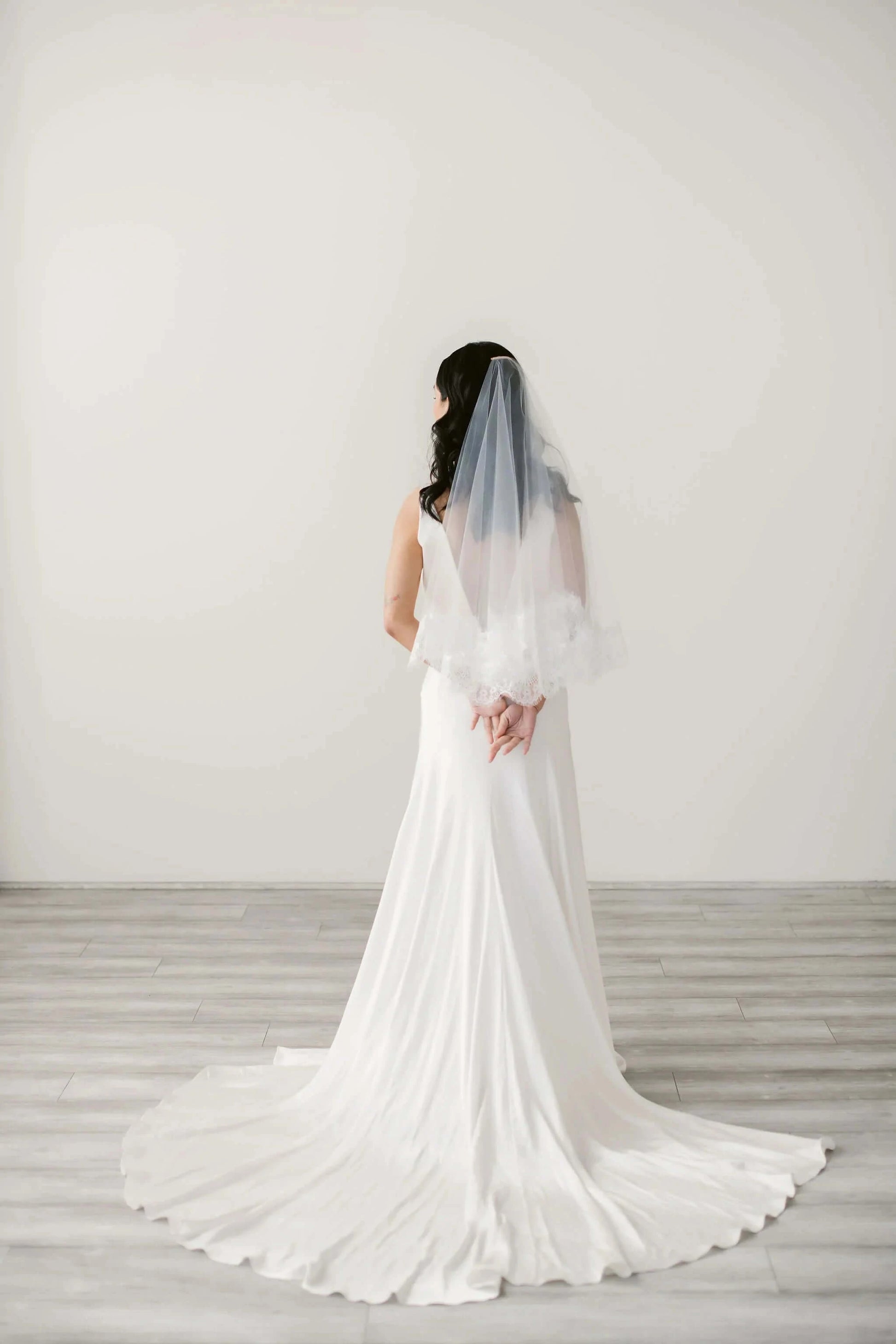 Lace circle drop bridal veil Tessa Kim