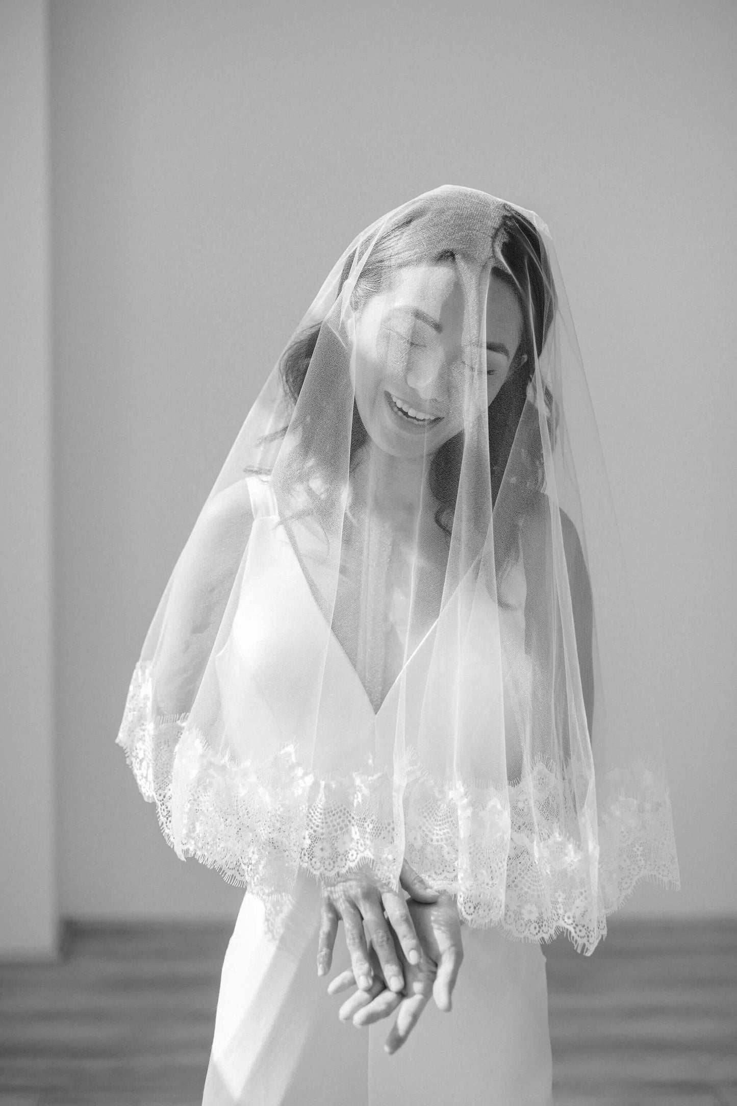 Lace circle drop bridal veil Tessa Kim