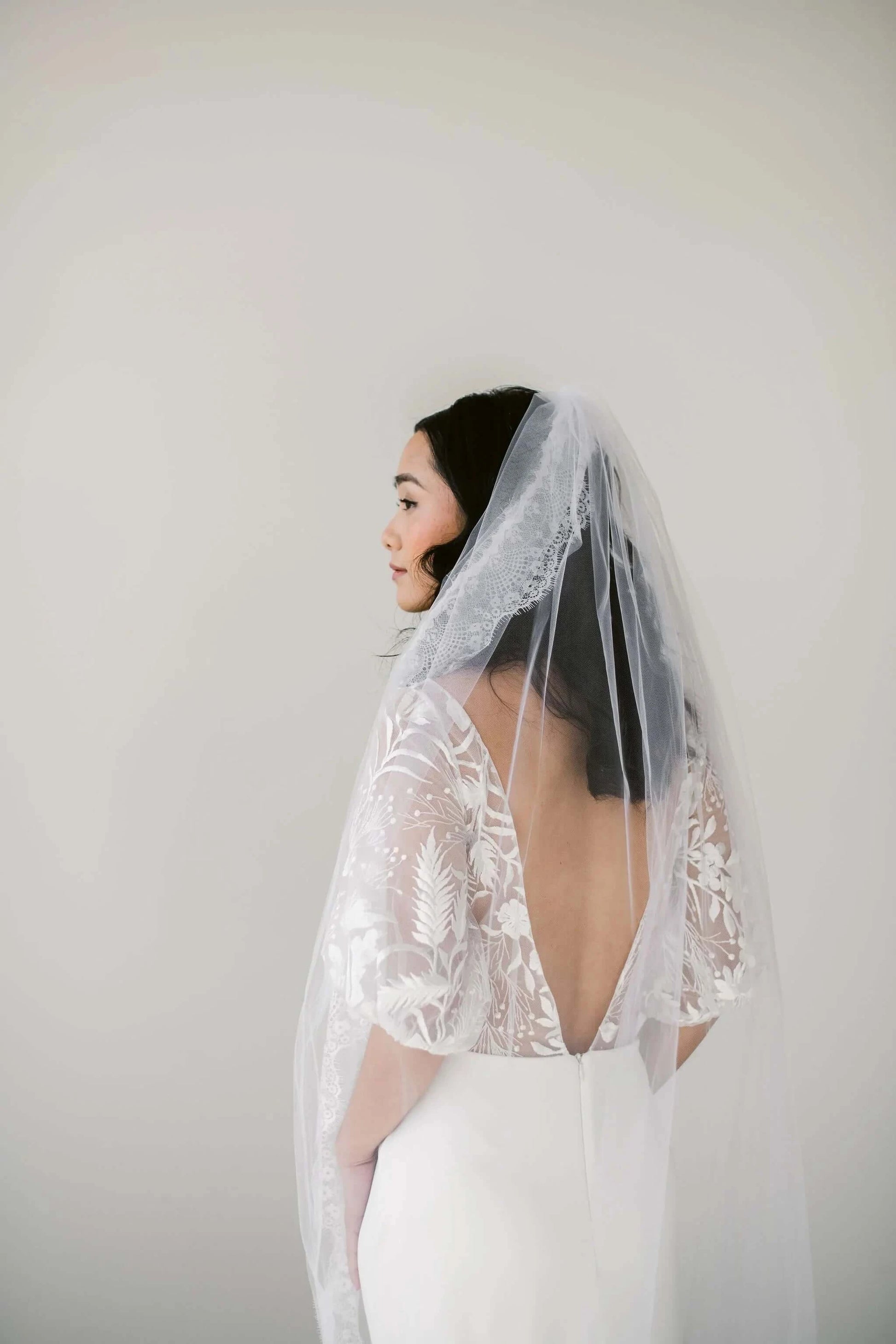 Lace edge bridal veil Tessa Kim