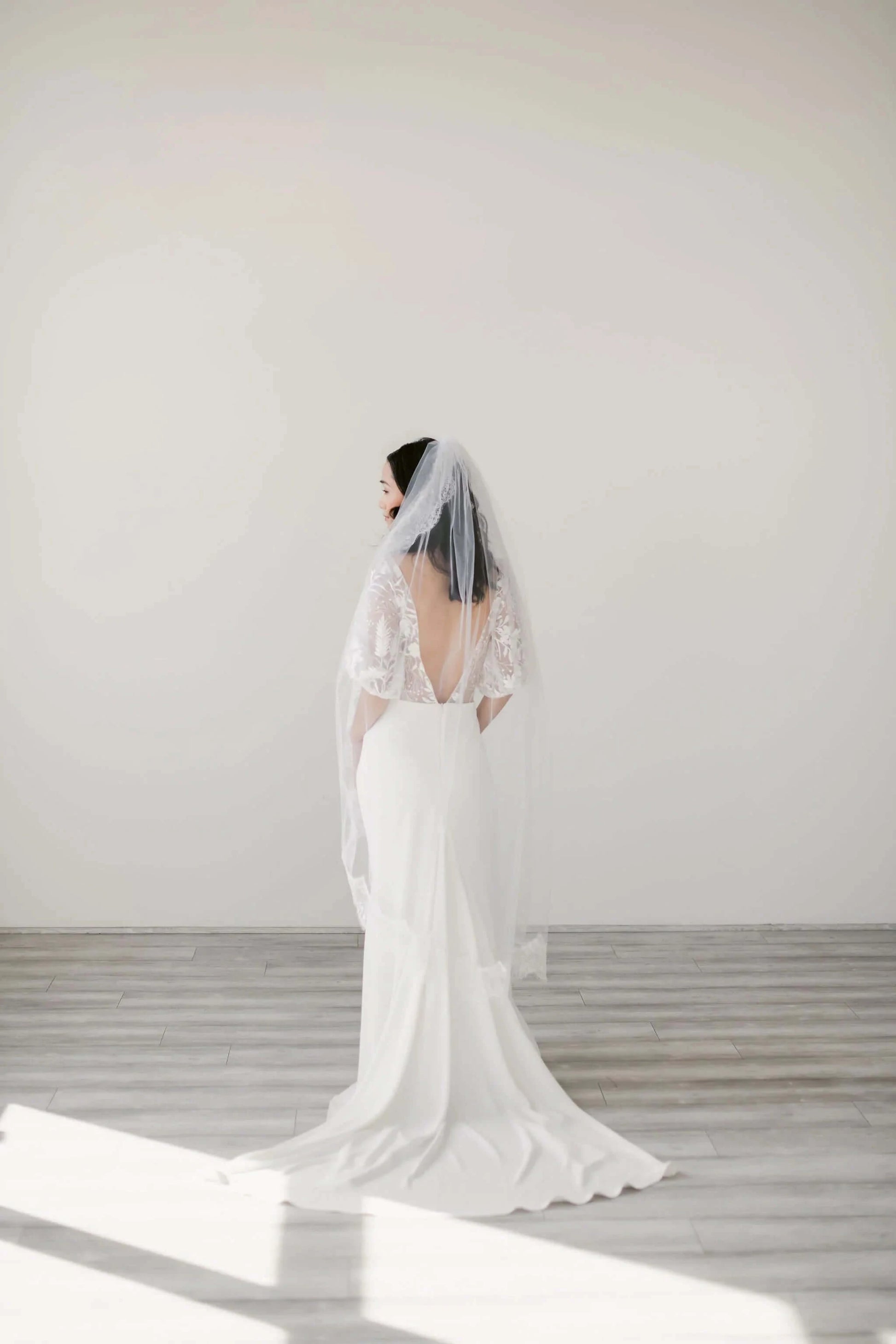 Lace edge bridal veil Tessa Kim