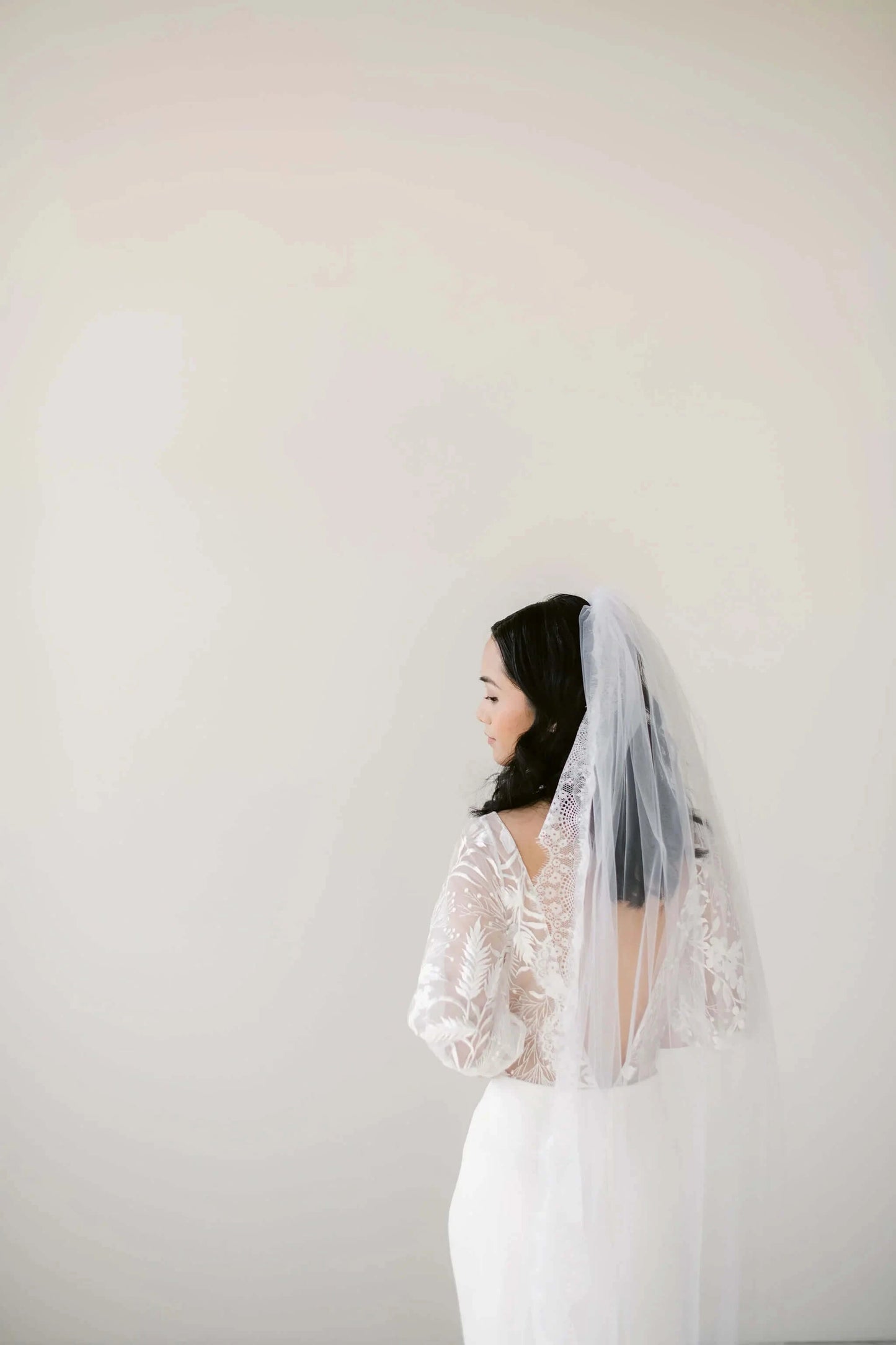 Lace edge bridal veil Tessa Kim