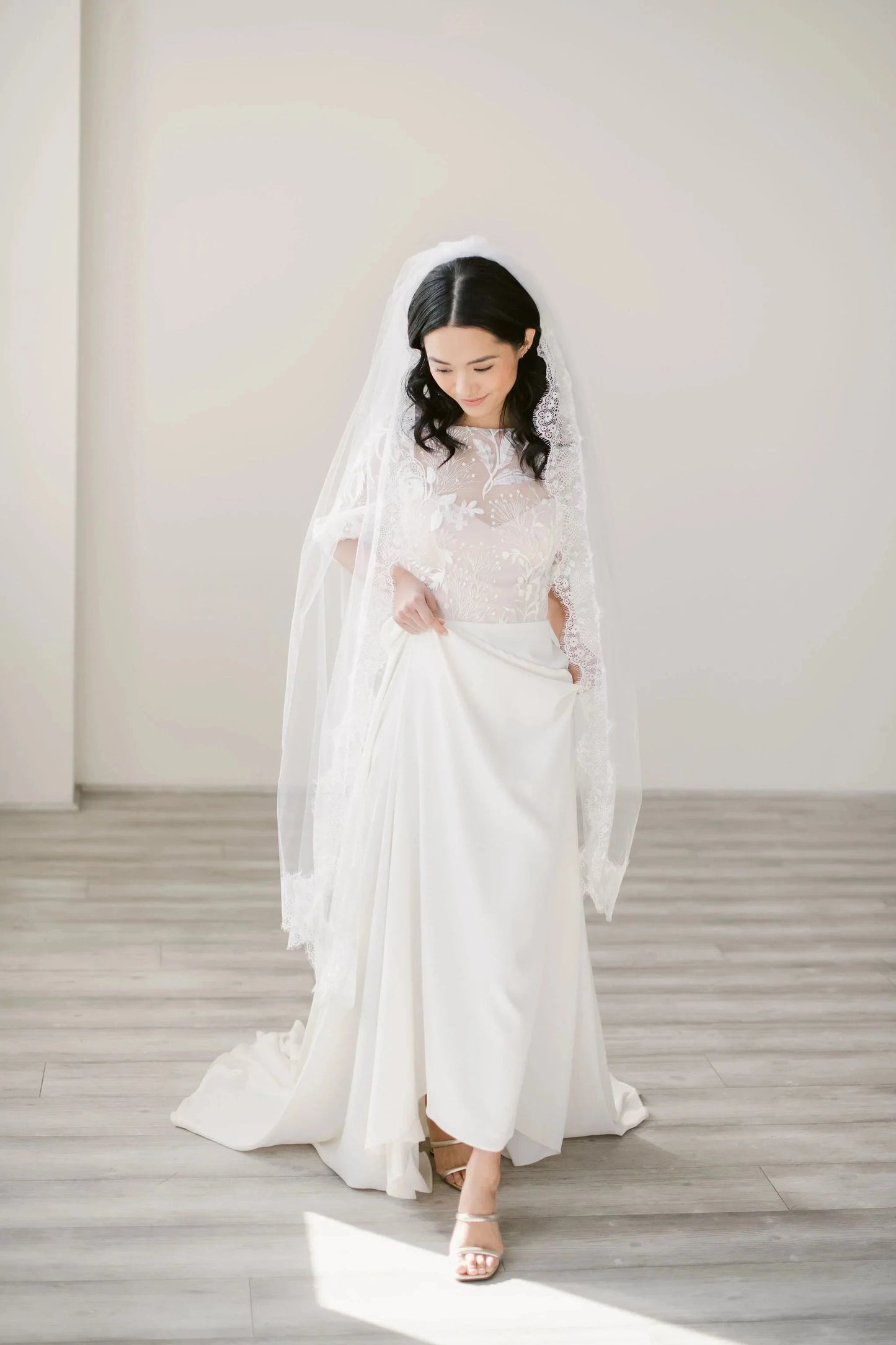 Lace edge bridal veil Tessa Kim