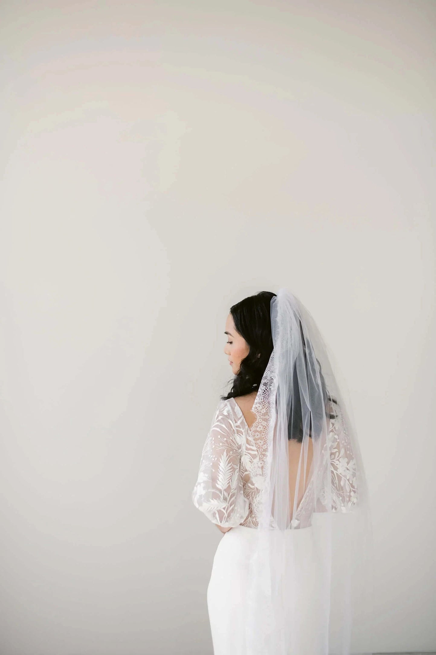 Lace edge bridal veil Tessa Kim