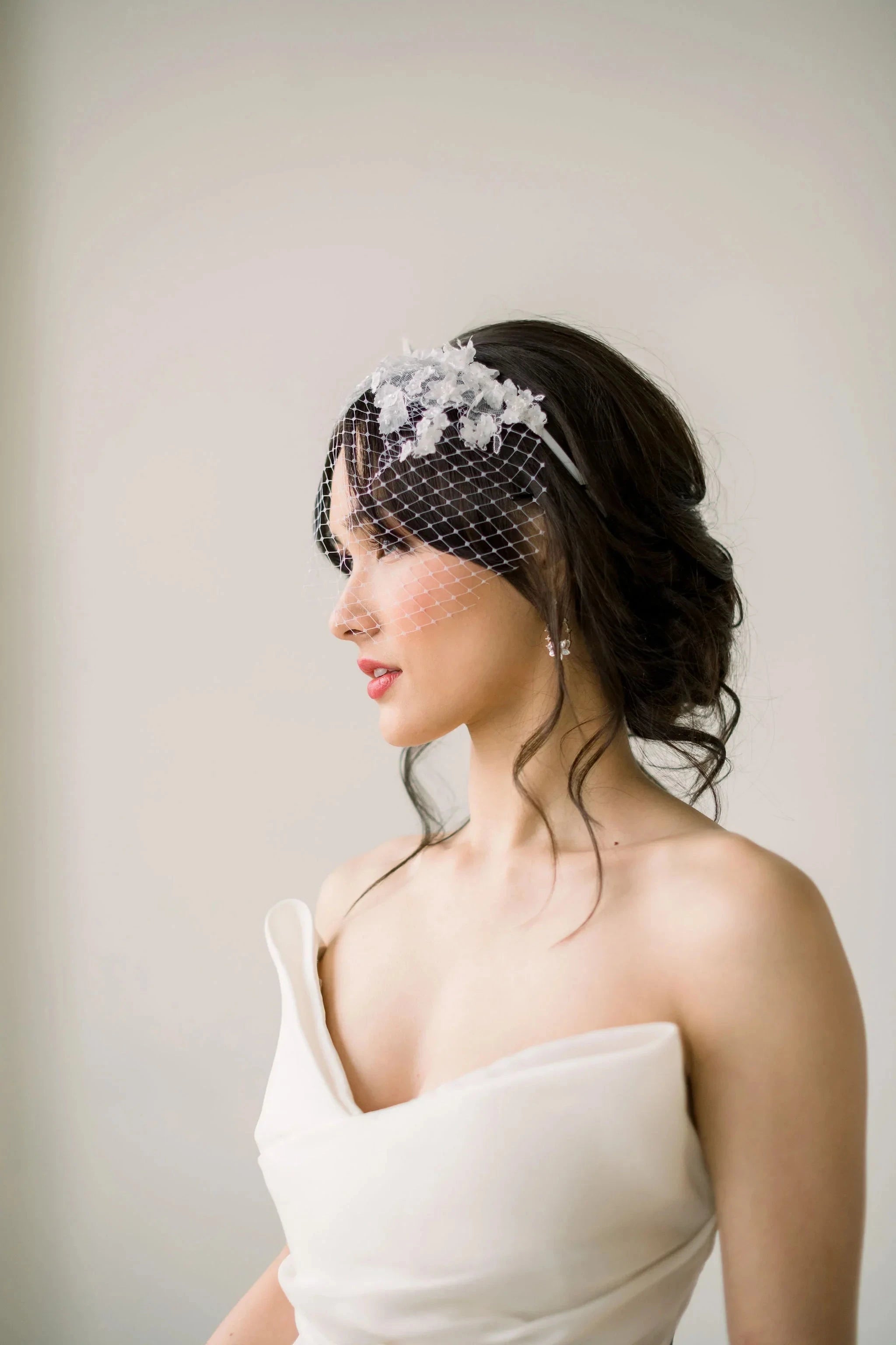 http://tessakim.com/cdn/shop/products/Mini-lace-birdcage-veil-on-headband-Tessa-Kim-27.webp?v=1675447434