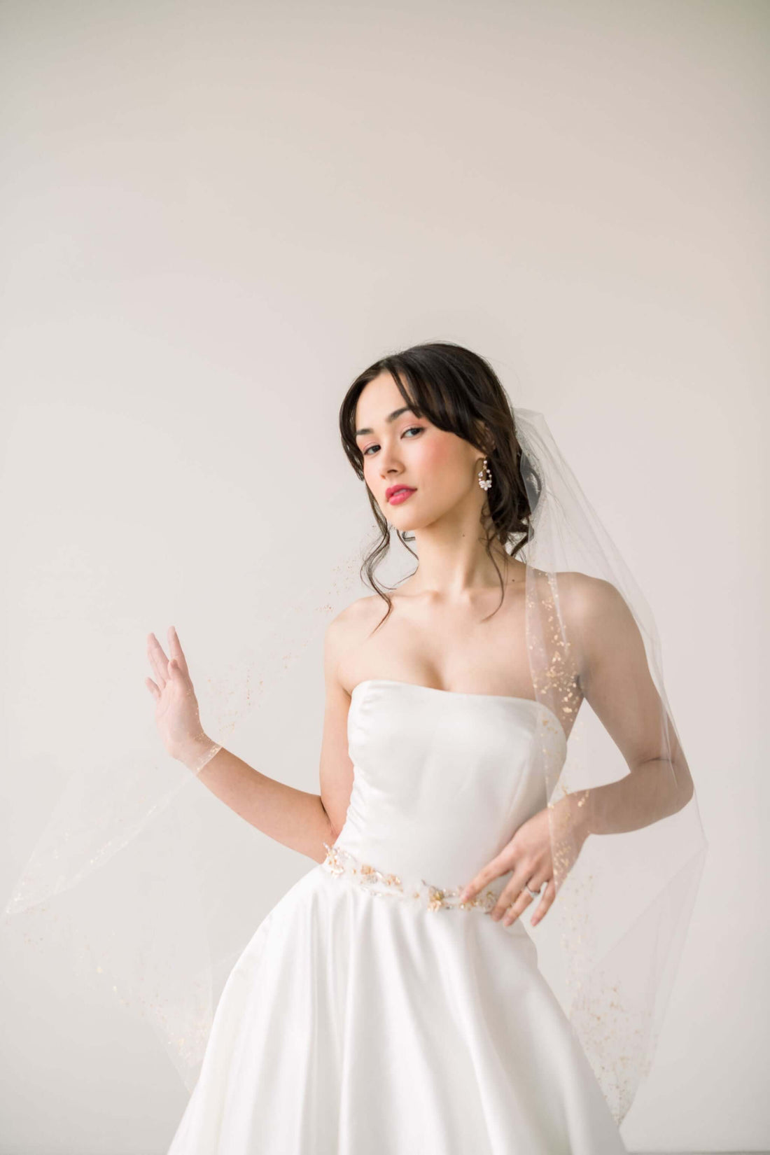 Should I wear a sash with my wedding dress? Tessa Kim