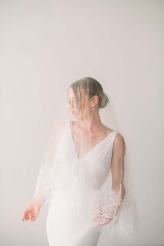 Should my veil cover my face?