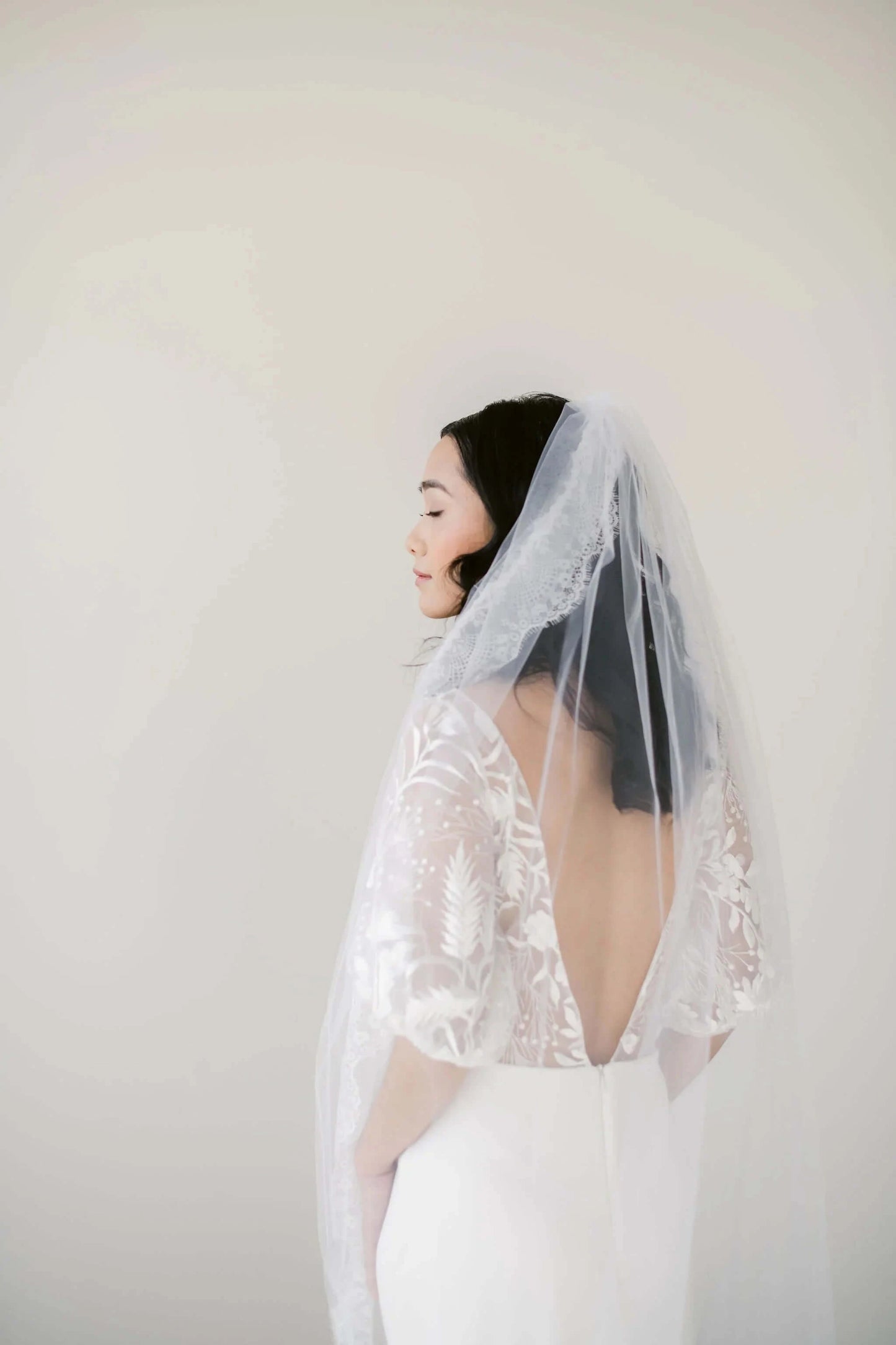 Lace edge bridal veil Tessa Kim